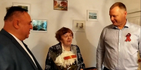 98-летнего ветерана Веру Щелканову поздравили псковские депутаты в преддверии Дня Победы - Pln-Pskov.Ru