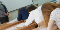 Школьников запретили досматривать перед сдачей ЕГЭ - Площадь Свободы