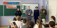 В Гатчине сотрудники Росгвардии провели встречу со школьниками, посвященную Дню Победы - Росгвардия
