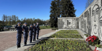 В Санкт-Петербурге росгвардейцы почтили память защитников города на «Пулковском рубеже» в преддверии 81-й годовщины Победы в Великой Отечественной войне - Росгвардия