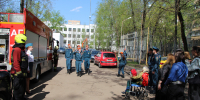 В преддверии празднования 81-летия Победы в Великой Отечественной войне сотрудники МЧС провели для ветерана праздничное мероприятие - Префектура САО Москвы