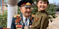 Сотрудники следственного управления СК России по Астраханской области поздравили ветерана Великой Отечественной войны Ивана Александровича Ершова с наступающим Днем Победы - СУ СК РФ