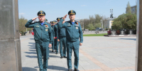 В канун 9 Мая сотрудники МЧС возложили цветы к «Трем штыкам» - ИА Тульская пресса.Ru