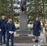 Коллектив следственного отдела по городу Гатчине благоустроили братскую могилу героев в Вырице - Следственный комитет