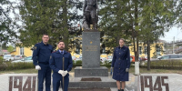 Коллектив следственного отдела по городу Гатчине благоустроили братскую могилу героев в Вырице - Следственный комитет