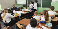 Активисты Молодёжного парламента при Думе города Артёма провели патриотические уроки в школах - Дума городского округа