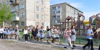 На территории поселка Светлый состоялась акция «Бессмертный полк» . - Администрация города