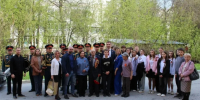 Первомайские самбисты поздравили ветеранов и узников концлагерей с Днём Победы - Федерация Самбо