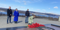 ВОЗЛОЖЕНИЕ ЦВЕТОВ К МЕМОРИАЛУ В ПРЕДДВЕРИИ ДНЯ ПОБЕДЫ В ВЕЛИКОЙ ОТЕЧЕСТВЕННОЙ ВОЙНЕ 1941-1945 ГОДОВ - Мурманское УГМС
