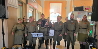 На вокзале Рязань-1 в преддверии Дня Победы исполнили песни военных дет - RyazPressa.Ru