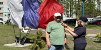 Брянские владельцы оружия получили георгиевские ленточки от росгвардейцев - Газета Вперёд