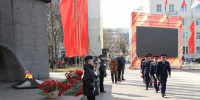 Офицеры следственного управления возложили цветы к памятнику-монументу «Воинам-северянам, павшим в годы Великой Отечественной войны 1941-1945 гг.» - Следственный комитет