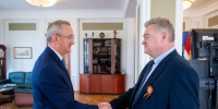 Губернатор провел рабочую встречу с Олегом Калугиным - Калужский перекрёсток