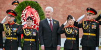 Сергей Собянин возложил венок к Могиле Неизвестного Солдата - Правительство Москвы