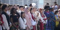 150 участников и представители 41 народа почтили память героев Победы у Вечного огня в Казани - Министерство по делам молодежи