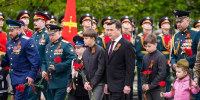 Воробьёв вместе с детьми и бойцами СВО возложил цветы к Вечному огню у стен Кремля - РТВ-Подмосковье