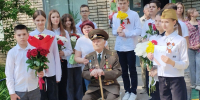 Кадеты из Горловки поздравили тульского ветерана с наступающим праздником - ТК Первый Тульский
