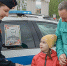 В Парке Победы костромские полицейские вручили автолюбителям и пешеходам Георгиевские ленты - ГТРК Кострома
