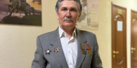 Народный артист Башкортостана Ильдар Гумеров выступил в День Победы с боевыми медалями своего отца - Культурный мир Башкортостана