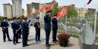 Сотрудники и ветераны следственного управления  в преддверии Дня Победы возложили цветы к  мемориальному камню - Следственный комитет
