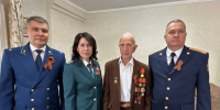 Представители Кропоткинского межрайонного следственного отдела СКР по Краснодарскому краю навестили ветеранов Великой Отечественной войны и поздравили с наступающим Днем Победы - Следственный комитет