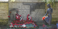 Жители Гатчинского округа возложили цветы к воинским мемориалам - ЛенТВ24
