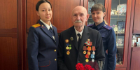 Сотрудники следственного управления поздравили ветерана Великой Отечественной войны Городнова Виктора Семеновича с наступающим Днем Победы - Следственный комитет