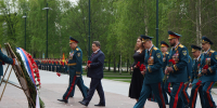 Начальник Академии возложил цветы к Могиле Неизвестного Солдата - Академия МЧС