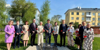 Новомосковские судьи возложили цветы в Сквере Победы - ИА Новомосковск Сегодня