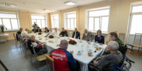 Губернатор в канун Дня Победы в псковском госпитале встретился с ветеранами Великой Отечественной войны и участниками СВО - Губернатор Псковской области