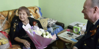 Руководитель амурского следкома в День Победы навестил ветерана Клару Верисоцкую - Amur.Life