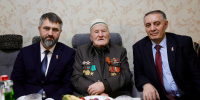 Магомед Рамазанов поздравил ветерана Мусу Багаудинова с Днём Великой Победы - Правительство