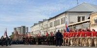 В Бийске начался праздничный парад - Газета Бийский рабочий