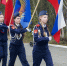 девушки несут флаги по улице - ИА Nord-News.Ru