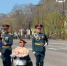 «Три-четыре, скажи «да»!»: курсант встал на колено, делая предложение своей девушке на параде Победы в Благовещенске - Комсомольская Правда