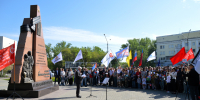 Промышленные предприятия Барнаула почтили память тружеников тыла у стелы «Заводам Победы» - Администрация г. Барнаул