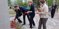 В Суземке на Кургане Славы возложили цветы - Рассвет