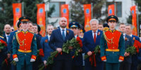 В день Победы Вячеслав Федорищев возложил цветы к горельефу «Скорбящей Матери-Родине» - КТВ-ЛУЧ