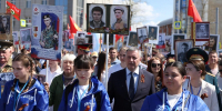 В Иркутске в колонне «Бессмертного полка» прошли около 15 тысяч человек - Правительство Иркутской области