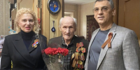 Сергей Бобков, Роман Сидорцов, Владимир Давыдов поздравили ветеранов с наступающим Днём Победы. - Городское Собрание
