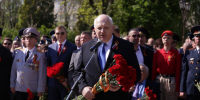 С портретами дедов и прадедов, служивших Родине на фронте и в тылу пришли сегодня армавирцы в парк Победы - Армавирский Собеседник