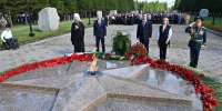 Виталий Хоценко возложил цветы к мемориалам воинской славы в Парке Победы - Gazeta-Avangard.Ru