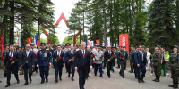 https://glavarb.ru/ru/news/event/radiy-habirov-vozlozhil-venok-k-vechnomu-ognyu-v-ufimskom-parke-pobedy__-88488/ - Красное Знамя