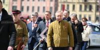 Фото: в Петербурге идет шествие «Бессмертного полка» - Spbdnevnik.ru