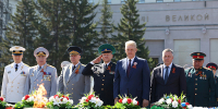 Полномочный представитель Президента России в Сибирском федеральном округе Анатолий Серышев принял участие в торжественных мероприятиях, посвященных Дню Победы, в Иркутске - Администрация Алтайского края