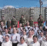 В завершение яркого театрализованного концерта «Дорогой героев» звучит бессмертная песня «День Победы». Репортаж с пл. Труда, ч. 8. - Театр Забайкальские узоры