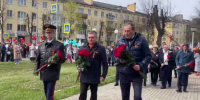 Цветы от губернатора Ленобласти, руководителей СК и прокуратуры легли к стеле в Кингисеппе - 47 новостей