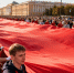 На Невском проспекте развернули гигантское Знамя Победы ко Дню Победы - Peterburg2.Ru