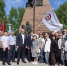 В День Победы промышленники Алтайского края возложили цветы к стеле заводам Победы в Барнауле Фото №1 - Алтайская правда