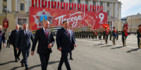 ​​​​​​​Александр Беглов приветствовал участников военного парада в Петербурге - Администрация г. Санкт-Петербурга